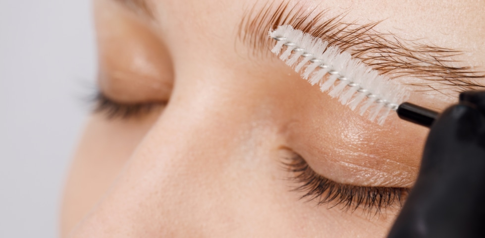 Augenbrauen-Lifting: Alles, was du über den Trend für strahlende Augen wissen musst!