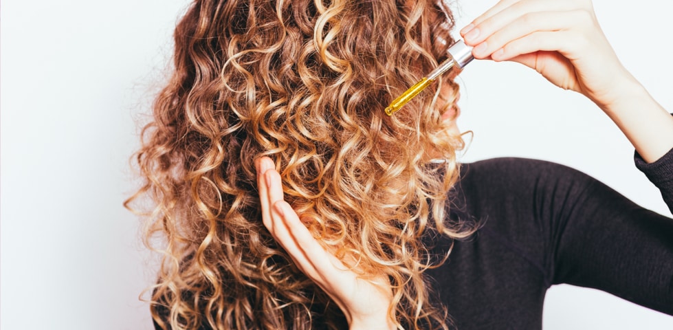 Dauerwelle pflegen: So bleiben deine Locken lange schön