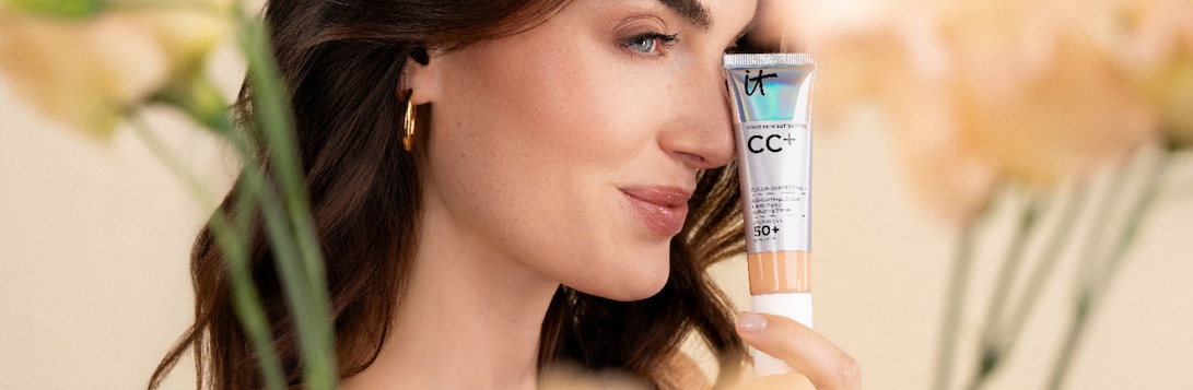 Women holding a CC Cream in her hand