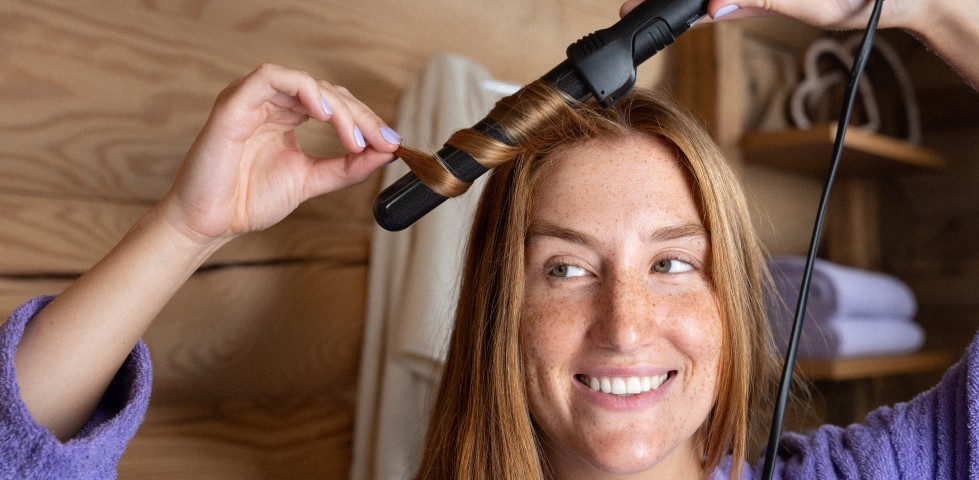 Wie halten Locken länger? Die besten Techniken für perfekte Curls