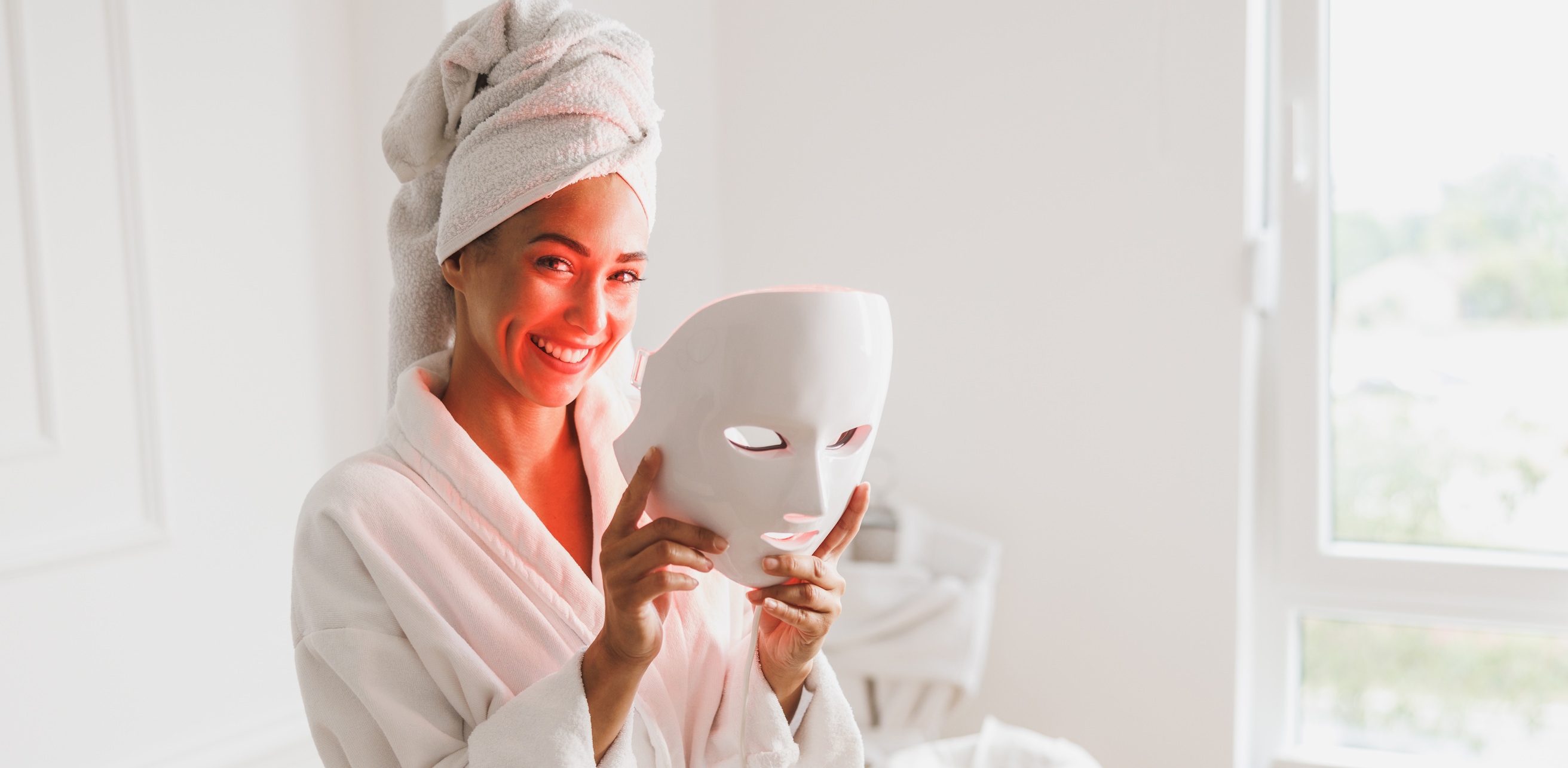 LED Gesichtsmasken: Die Wirkung der Lichttherapie für strahlende Haut