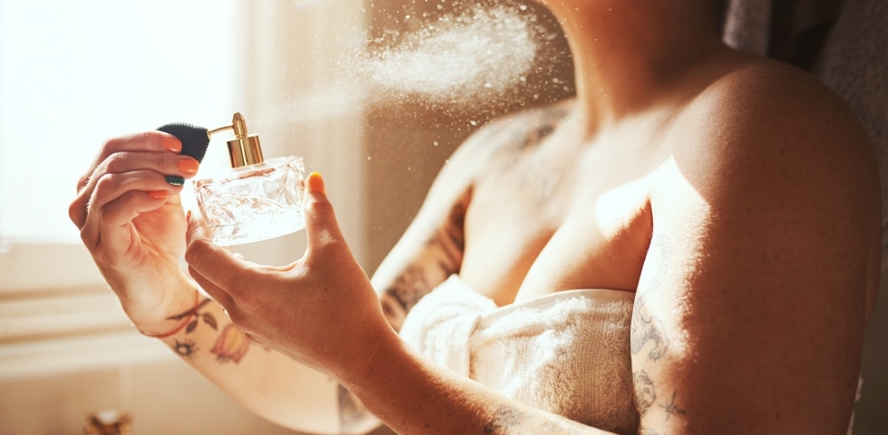 Juiste manier parfum aanbrengen: tips voor een geur die lang blijft hangen en een optimaal effect heeft