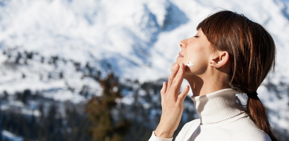 Sonnencreme im Winter - So schützt du deine Haut auch bei Schnee und Kälte vor Sonnenbrand